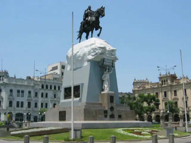Plaza San Martín: MML repone césped tras huelga magisterial