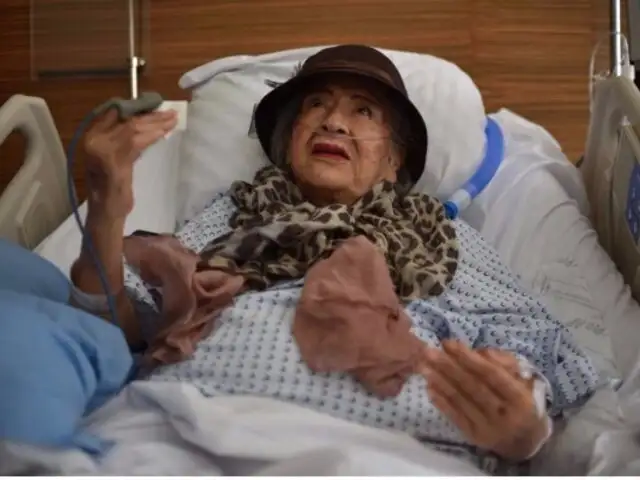 México: mujer de 87 años sobrevivió tras estar 32 horas bajo los escombros