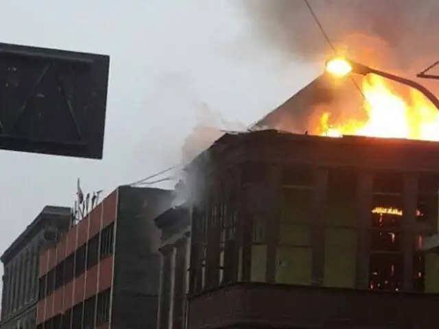 Fuego consumió casona ubicada cerca a la iglesia Nazarenas