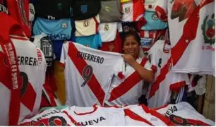 Comerciantes de Gamarra venden 30 mil polos de la Selección Peruana a diario