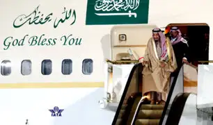 Rusia: rey saudí sufre percance en escalera eléctrica