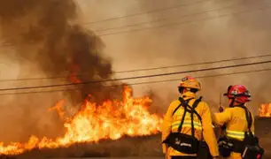 EEUU: al menos 10 muertos y 20 mil evacuados por incendio en California