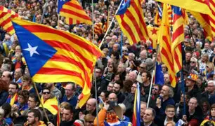 España: multitudinaria protesta contra la intervención de Cataluña