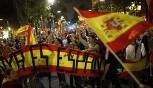 Cientos marchan en Barcelona contra la independencia de Cataluña