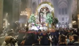 Decenas de peruanos rindieron homenaje al Señor de los Milagros en París