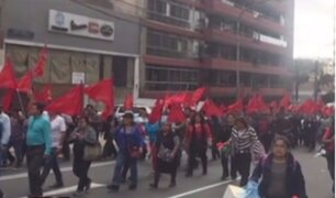 Investigarán protesta de maestros que portaban banderas rojas en Miraflores