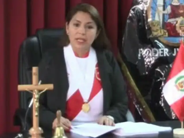 Esta jueza en Ayacucho se presentó a sesionar vistiendo la camiseta peruana [FOTOS]