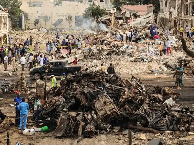 Atentados con camiones bomba dejan 215 muertos y 350 heridos en Somalia