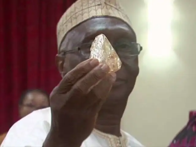 Sierra Leona: subastaran gran diamante para proyectos de desarrollo