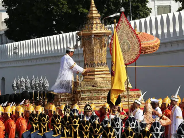 Tailandia: más de 200 mil personas asisten a funeral del rey Bhumibol Adulyadej