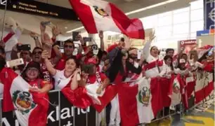 Mira el recibimiento de los peruanos a la 'Blanquirroja' en Auckland