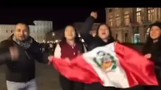 Así alentaron a la blanquirroja los peruanos en el extranjero