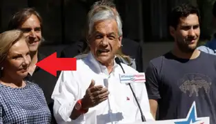 Video de Sebastián Piñera dándole un codazo a su esposa se vuelve viral