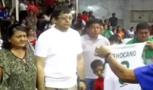 Tingo María: entregan camiseta de Alesandra Chocano a sus padres durante inicio de campeonato