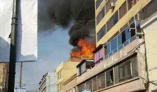 Centro de Lima: Así fue el incendio en el Jr. Azángaro