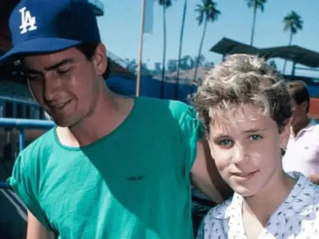 Acusan a Charlie Sheen de haber tenido sexo con actor de 13 años en 1986