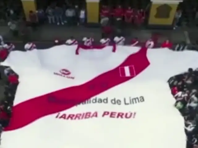 Presentan la camiseta más grande de la historia del fútbol peruano