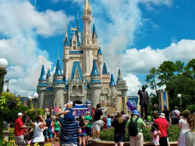 Visitantes de Disney esparcían cenizas de sus difuntos en parques temáticos