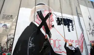 Cisjordania: tachan mural de Donald Trump como señal de protesta