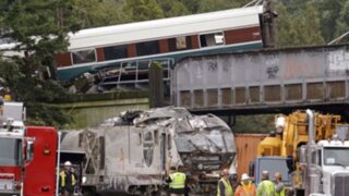 Al menos 6 muertos y 13 heridos deja descarrilamiento de tren en Washington