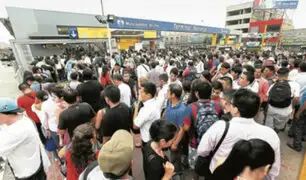 Tráfico en Lima: pasajeros atrapados en el transporte público previo a fiestas navideñas
