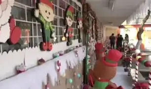 México: profesora convierte salón de clases en cabaña navideña