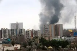 Incendio consume fábrica de plásticos en la avenida Colonial