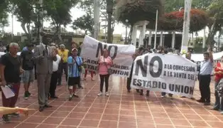 Vecinos de Barranco protestan por subasta del Estadio Unión