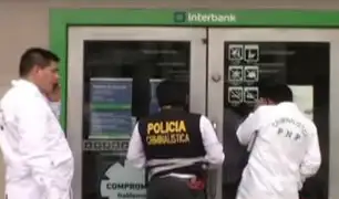 VMT: cámaras logran captar huida de delincuentes que acababan de asaltar un banco