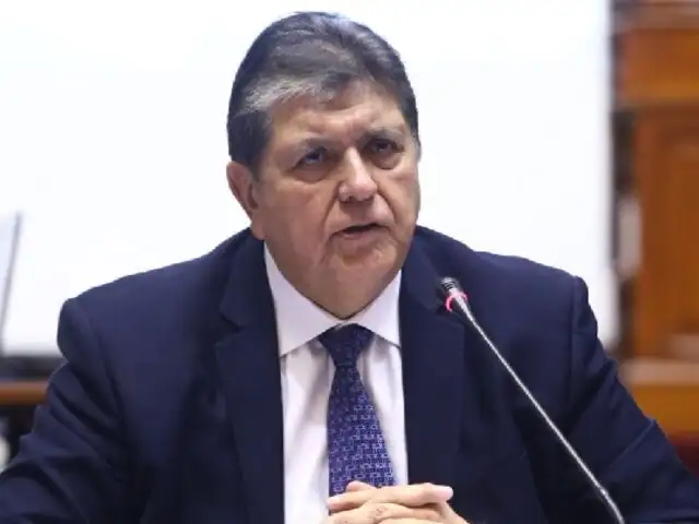 Alan García critica a congresistas apristas que no votaron por vacancia presidencial
