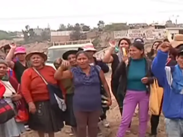 Pobladores bloquean carretera Ramiro Prialé tras la falta de construcción de puente