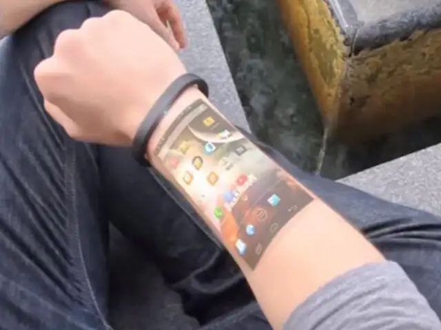 Conoce la pulsera que convierte tu piel en un smartphone