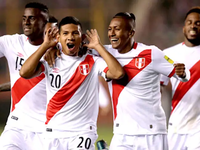 El emocionante aliento de escolares a la Selección Peruana