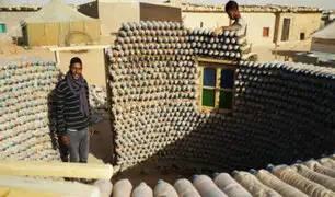 Argelia: ingeniero construye casas con botellas de plástico