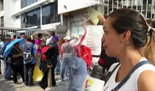San Isidro: decenas de venezolanos hacen largas colas para tramitar permisos de trabajo