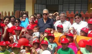 Piura: Mario Testino inaugura dos centros médicos en Catacaos