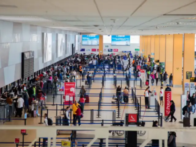 Pasajeros de aerolínea Law se encuentran varados en aeropuerto Jorge Chávez