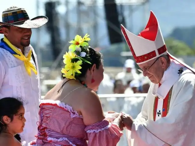 Papa Francisco brindó misa en Temuco y dio a mensaje a etnia mapuche
