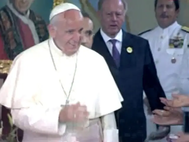 Francisco en Perú:  Papa bendice capilla del grupo aéreo G8
