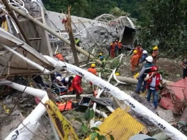 Impactantes imágenes: 10 muertos tras colapso de puente en Colombia