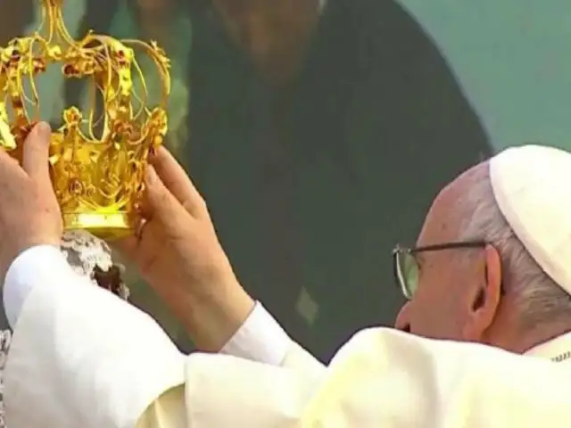 Celebración Mariana: Papa Francisco coronó a virgen de la puerta