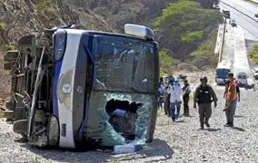 Argentina: tres niños deportistas mueren al caer bus a abismo