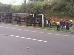 Al menos 27 muertos deja accidente de autobús en Indonesia