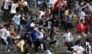 ¿Por qué el fútbol genera fanatismo y extrema violencia?, sociólogo explica el tema