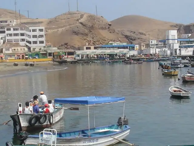 Playas limpias: vecinos, residentes y militares limpian balneario de Pucusana