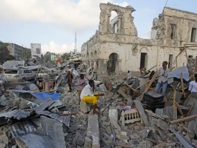 Atentados con coches bomba desatan el caos en la capital de Somalia