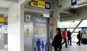 Metropolitano: usuarios no respetan el uso preferencial de los ascensores