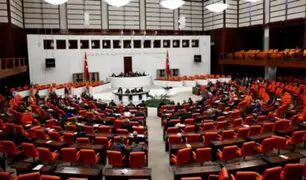 Turquía: aprueban ley electoral en medio de enfrentamientos entre parlamentarios