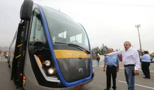 Alcalde Castañeda presenta buses que recorrerán ‘Línea Amarilla’