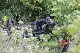 Áncash: cinco miembros de una familia mueren al caer auto a abismo
